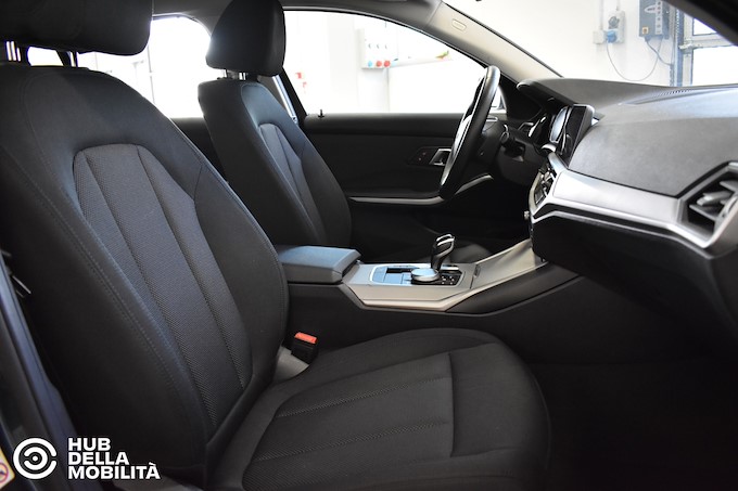 BMW 320d 48V xDrive Touring Business Advantage